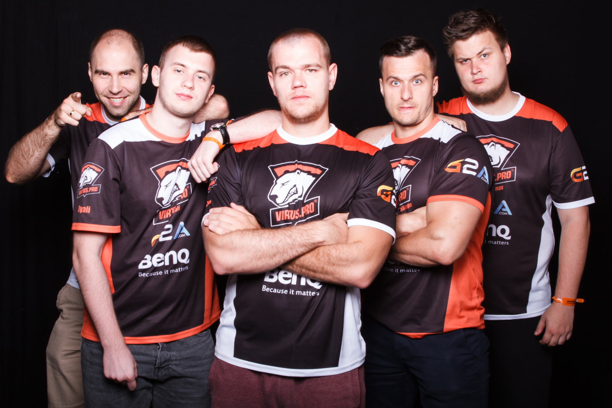 Virtus.pro vence a fnatic e é campeã da ELEAGUE Season 1