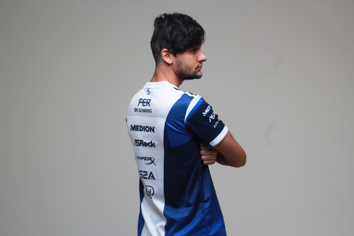 Fer irá passar por duas cirurgias e Shoowtime irá completar para a SK Gaming