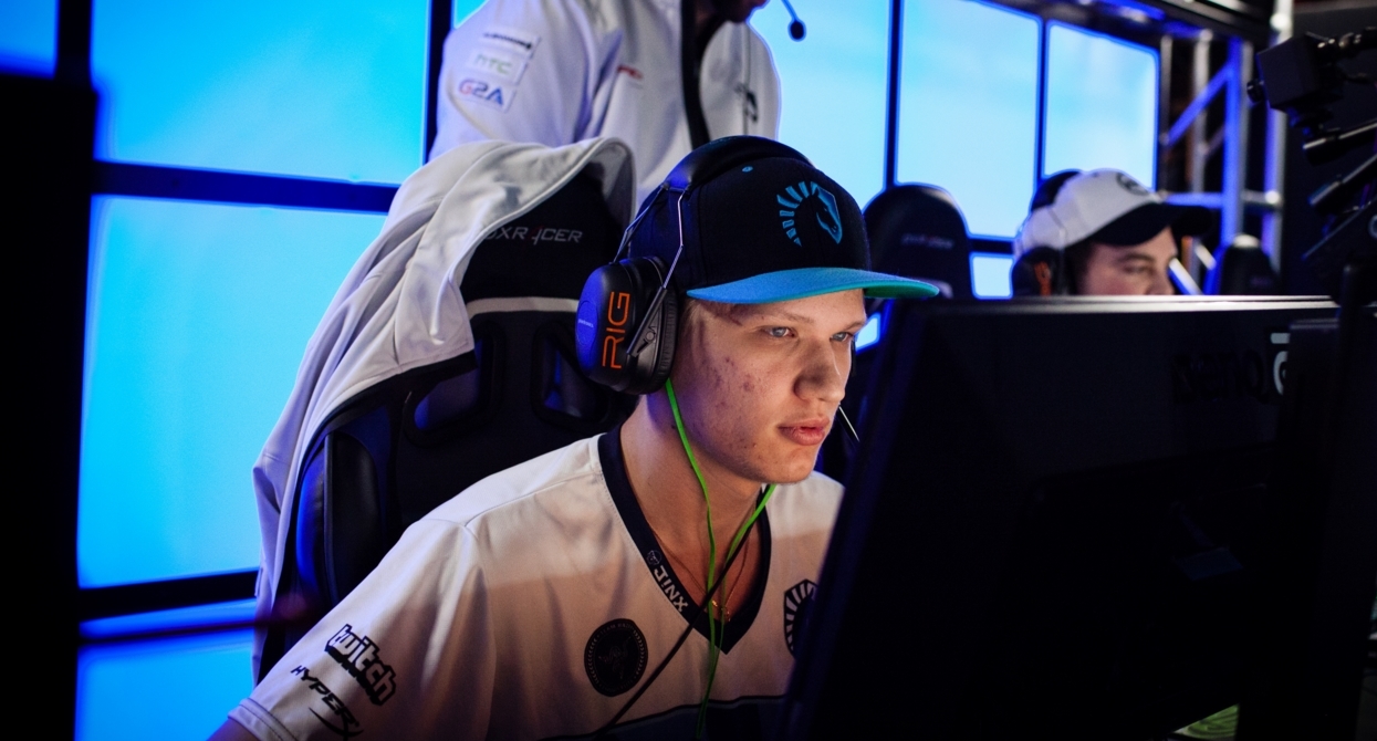 s1mple é contratado pela Natus Vincere