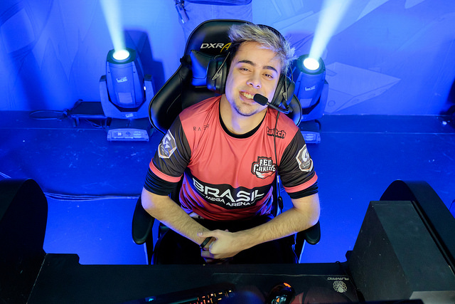 Red Canids joga showmatch com Yoda no mid e Danagorn na jungle