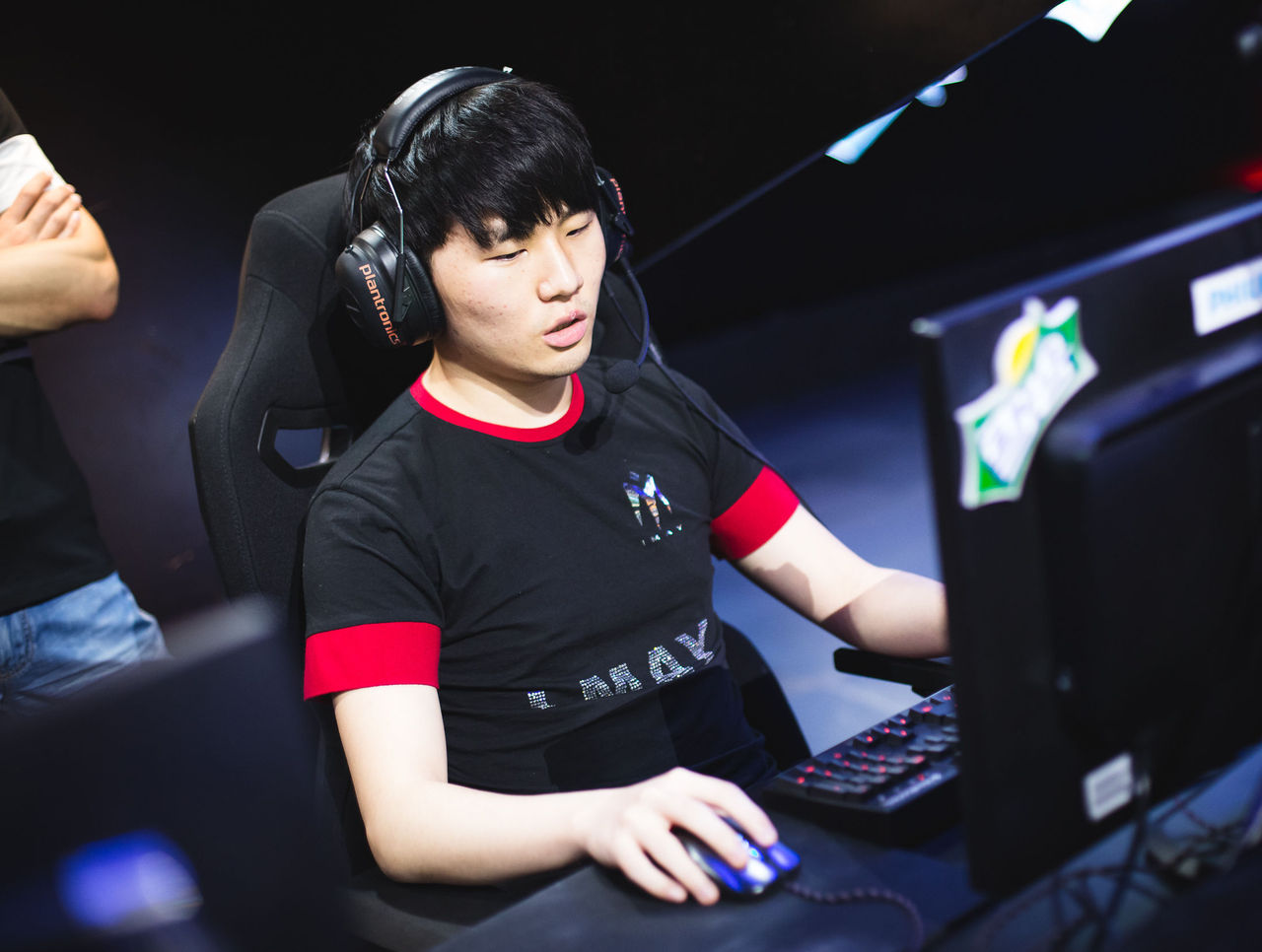 Road, Suporte da I MAY é multado e suspenso por 1 jogo