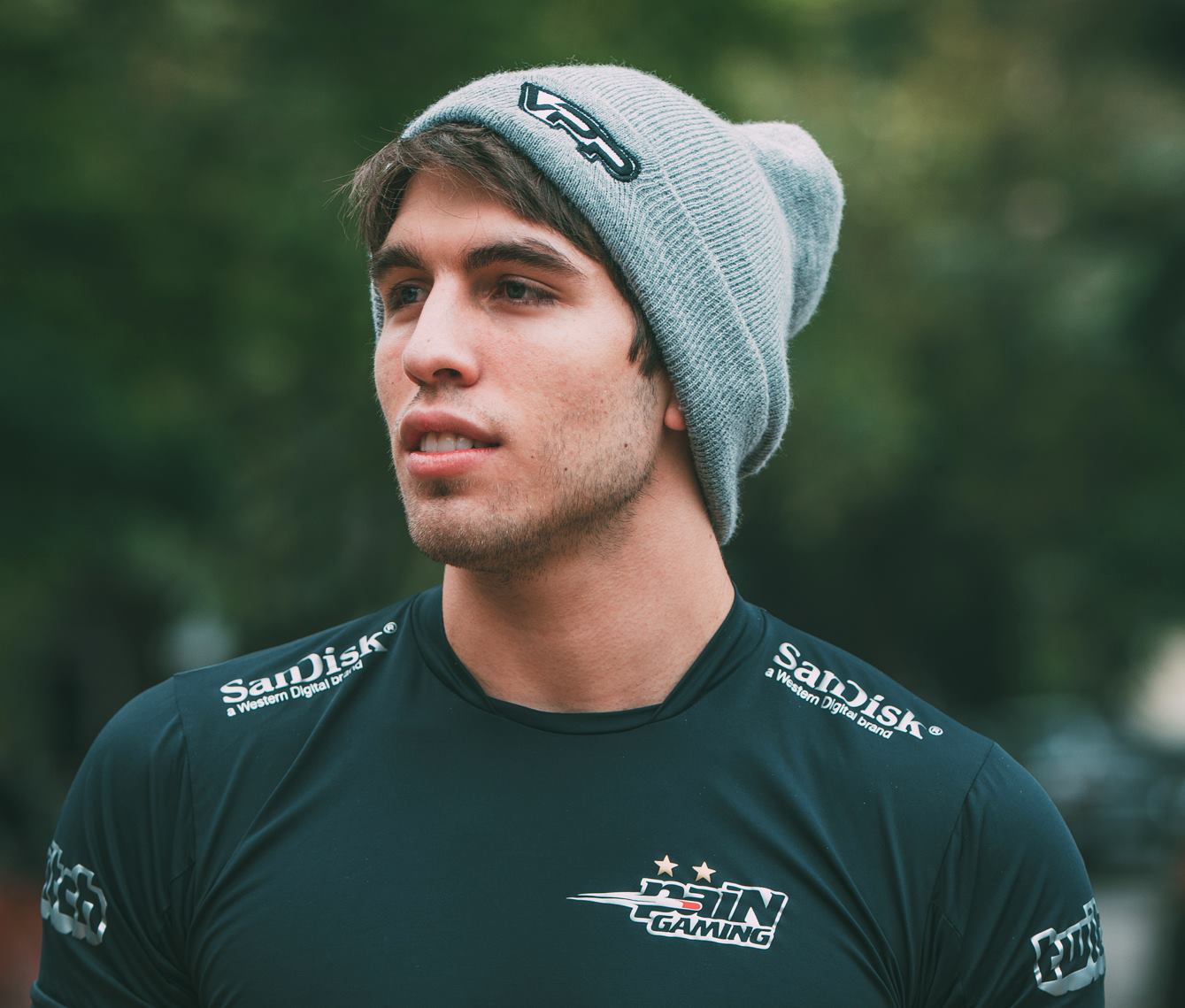 Rakin admite que a camisa pesa e comenta estreia pela paiN