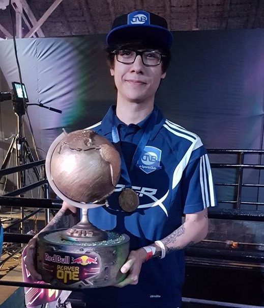 TinOwns é campeão do Red Bull Player One 2016