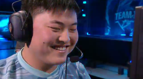 Uzi vence o torneio de 1v1 do All-Star