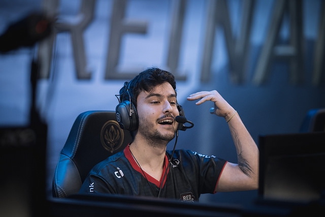Red Canids consegue vitória suada contra japoneses e está 2-0 no MSI