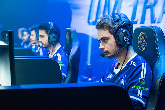 SuperMassive vence Red Canids e fica líder do grupo A no MSI 2017