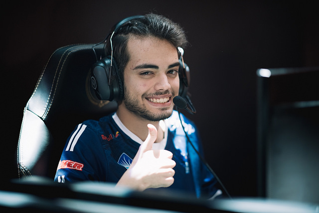 Dumbledoge deixa a SuperMassive