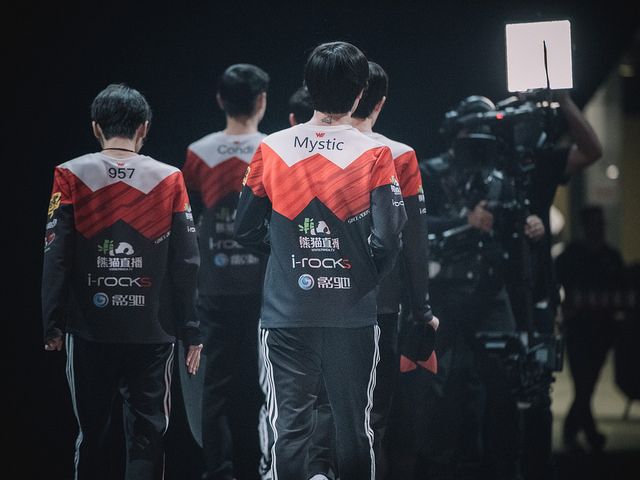 Jogadores da Team WE comentam sobre peso da camisa