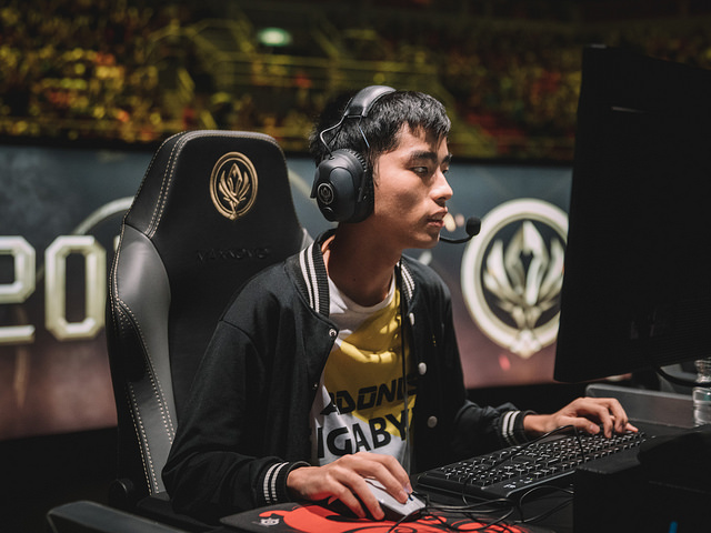 Stark, Top laner da Marines usa teclado de 5 dólares e Levi um mouse de 1 dólar