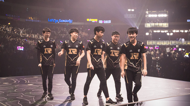 RNG vence Fnatic e se classifica para semifinal do Mundial 2017