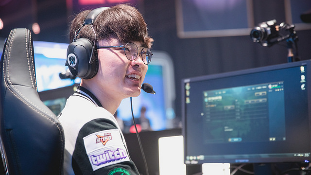 Faker revela que vive com “mesada” de 600 reais