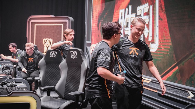 O improvável caminho da Fnatic para as quartas-de-final do Worlds 2017