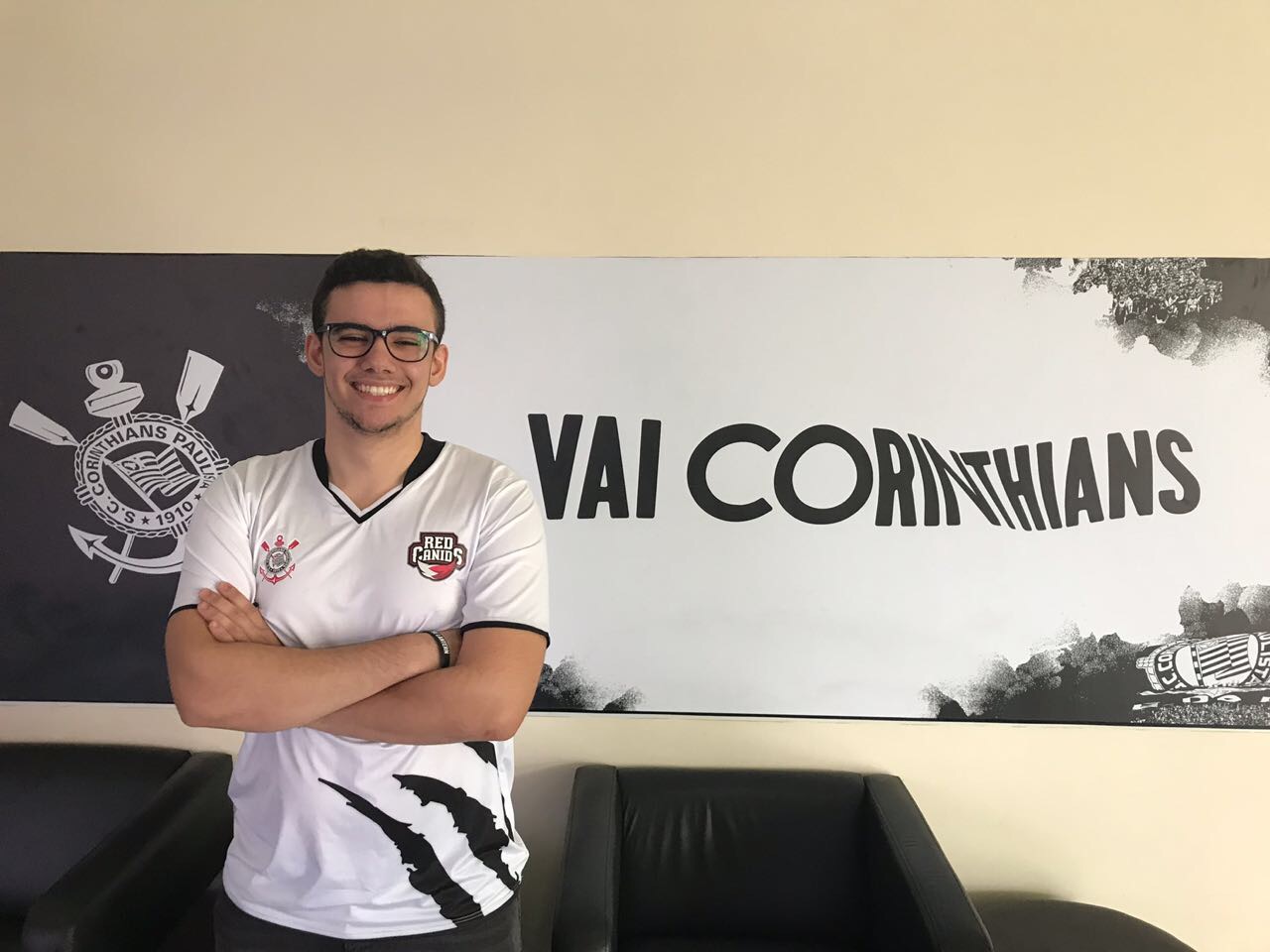 Por problemas familiares, Xico deixa a Red Canids Corinthians e volta para Portugal