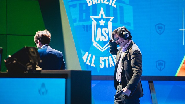 Peter recebe prêmio de melhor Coach do 1° split da LCS EU 2018