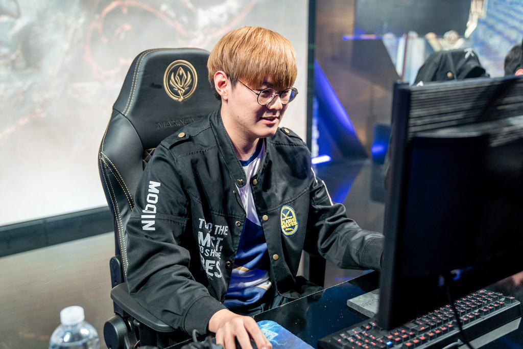 LoL: Moojin pagará 13 mil dólares por ameaças de morte à torcedoras