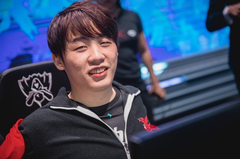 Montain deixa a AHQ e tem como destino a OMG