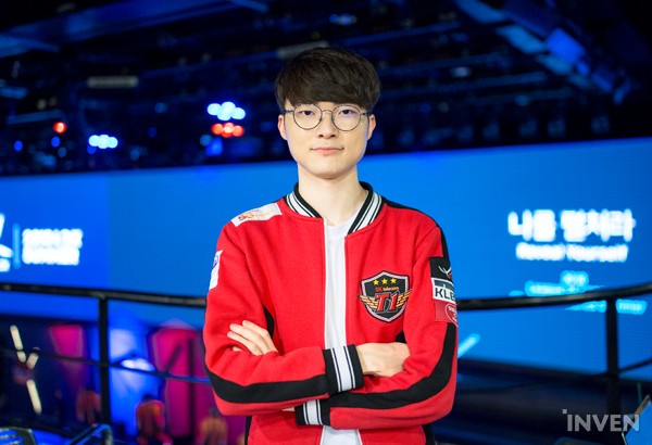 Faker comenta mudanças de posição durante uma série e porque ele não jogou de Master Yi