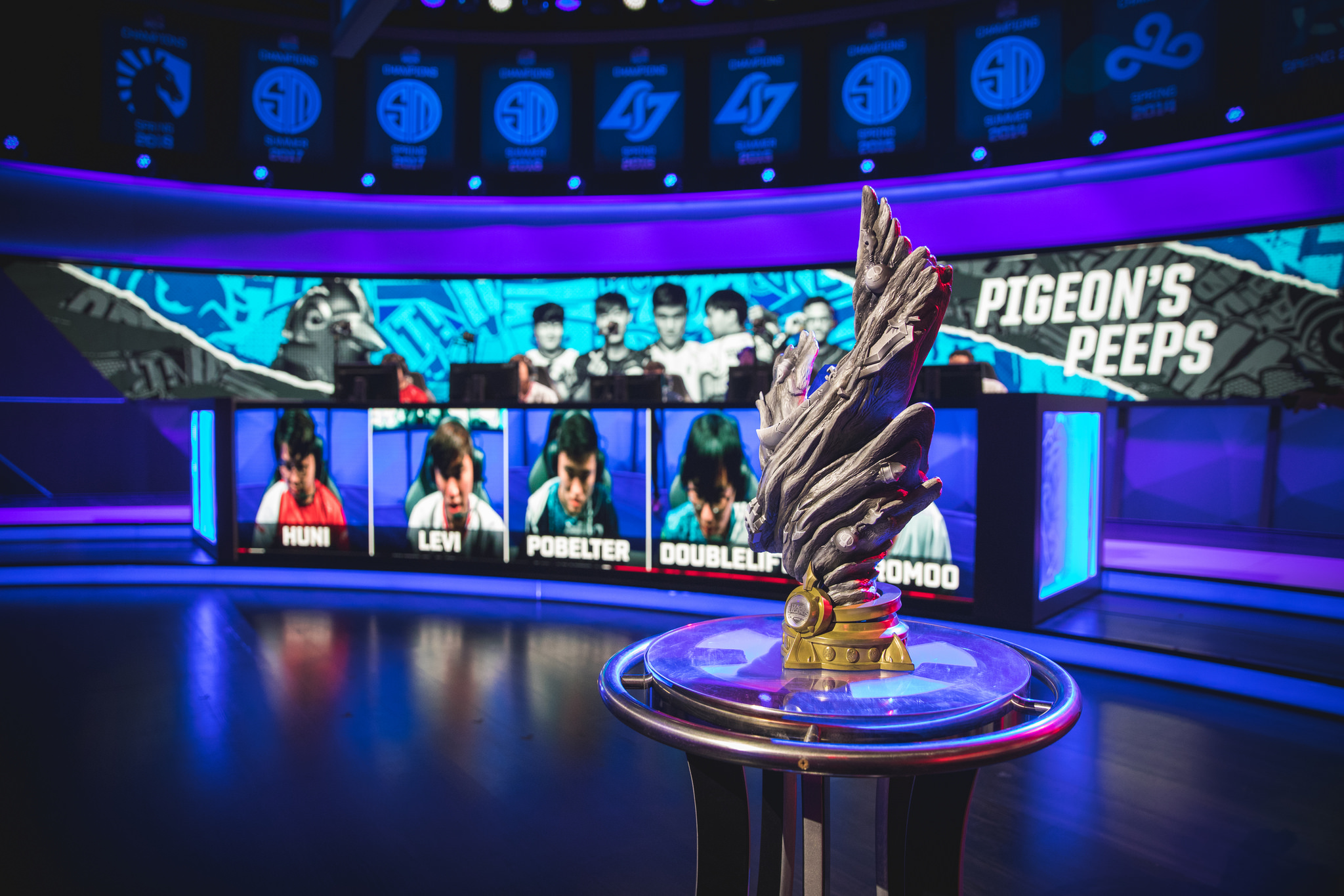 NA e EU empatam com 2 vitórias no primeiro dia de Rift Rivals