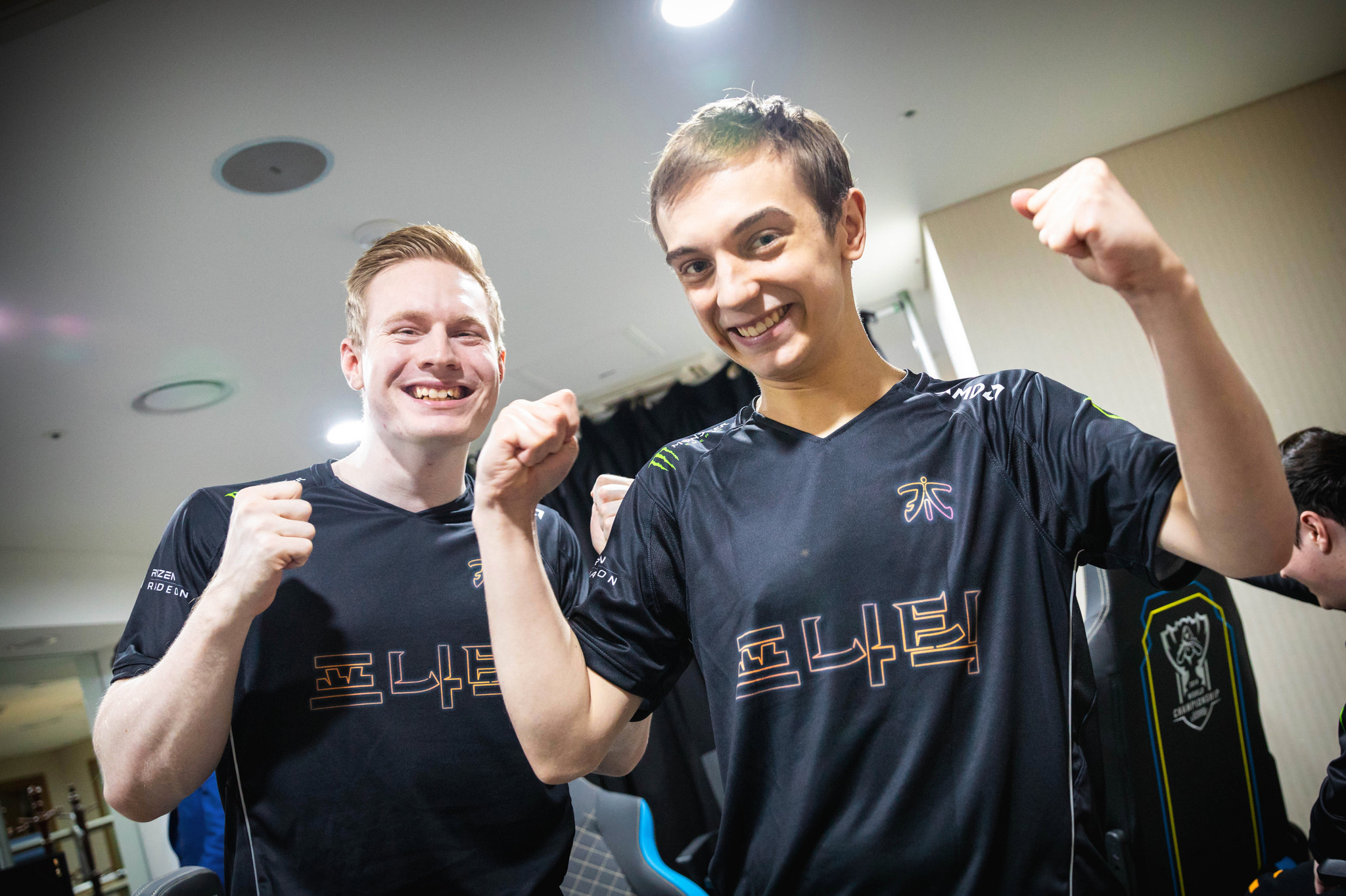 No grupo D, Fnatic e Invictus Gaming se classificam para os playoffs do Mundial 2018