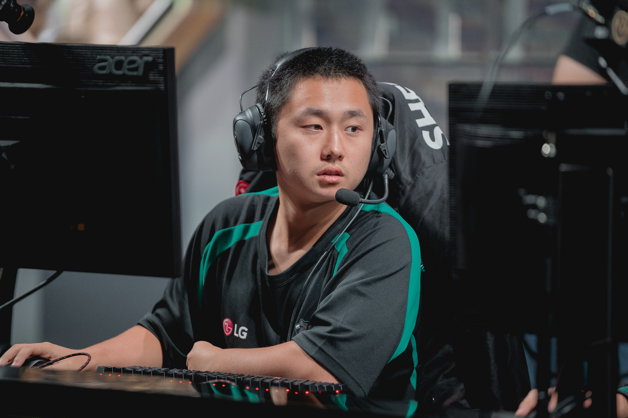 Shernfire não faz mais parte da Dire Wolves