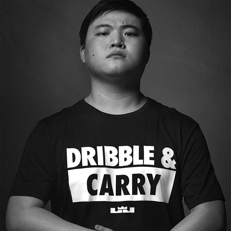 Ao lado de Lebron James, Uzi é destaque de nova campanha da Nike