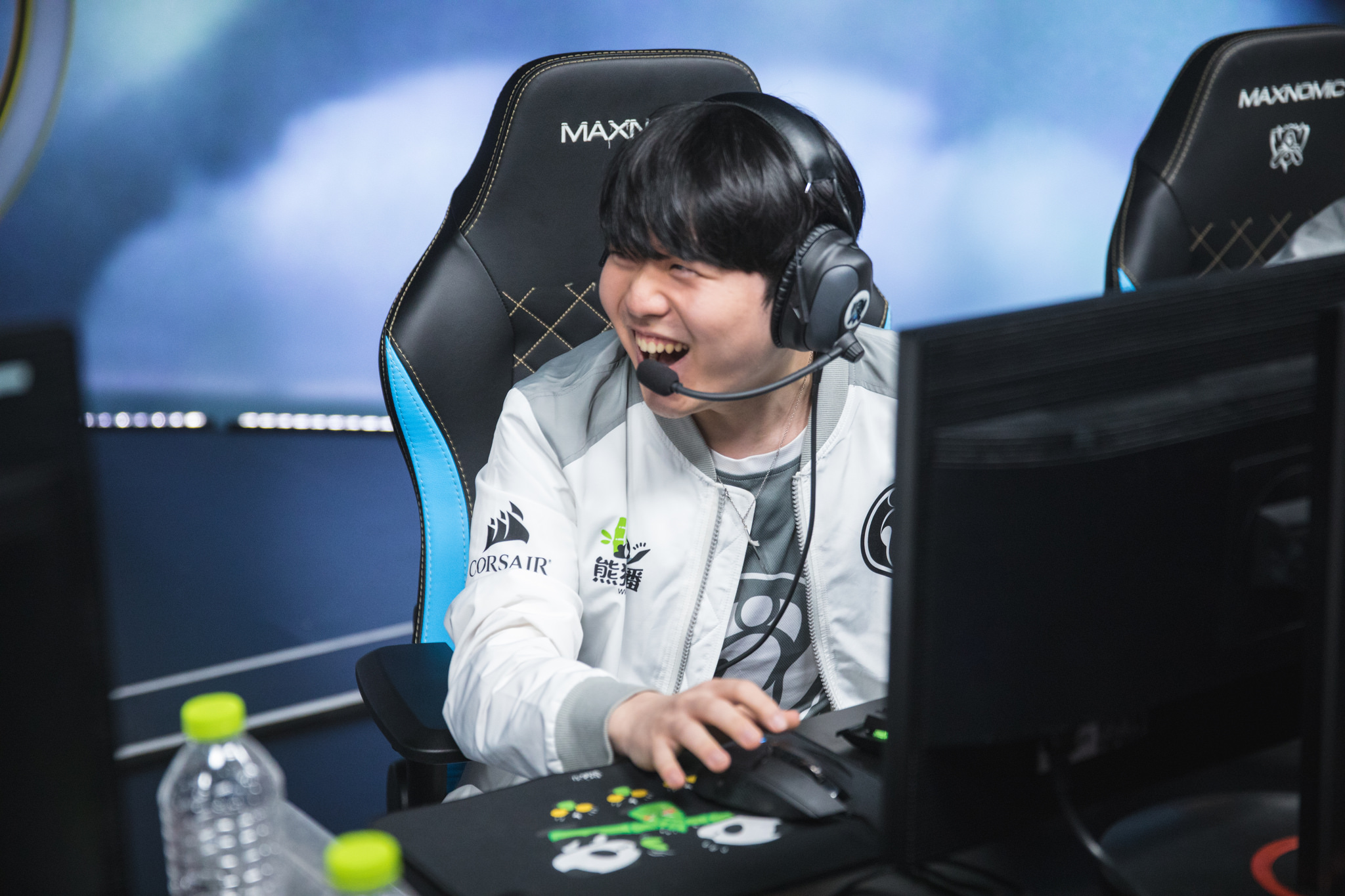 LoL: Invictus Gaming chega a 10 mil abates na LPL