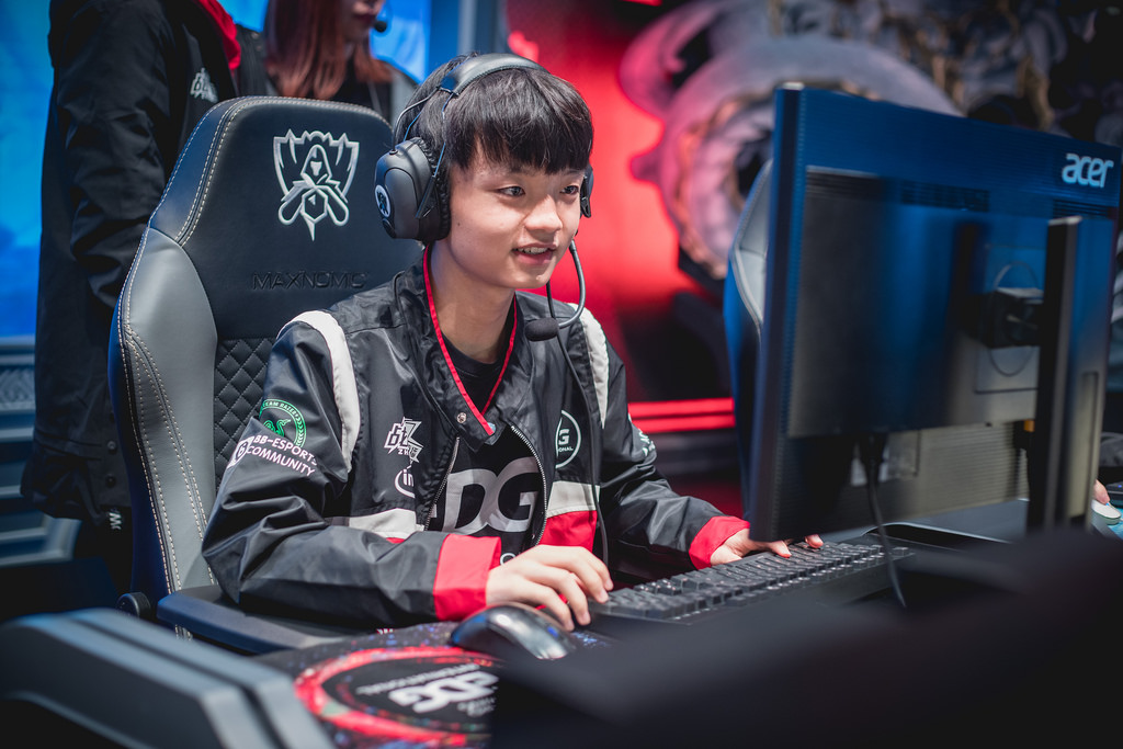LoL: Iboy deixa a EDG e assina com a Vici Gaming