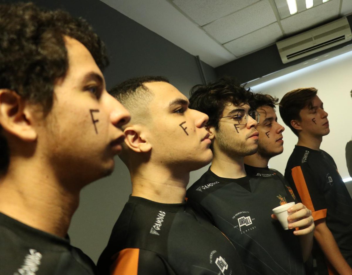 Uppercut presta homenagem para vítimas de incêndio no Ninho do Urubu