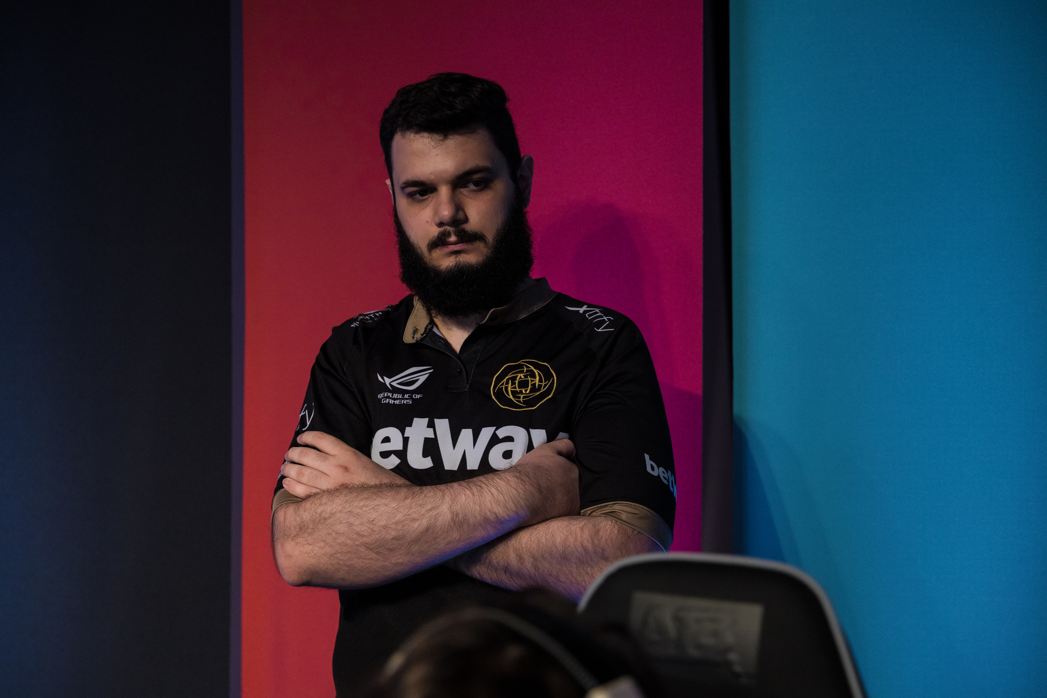 R6: Por motivos pessoais, Ar7hur deixa o comando técnico NiP