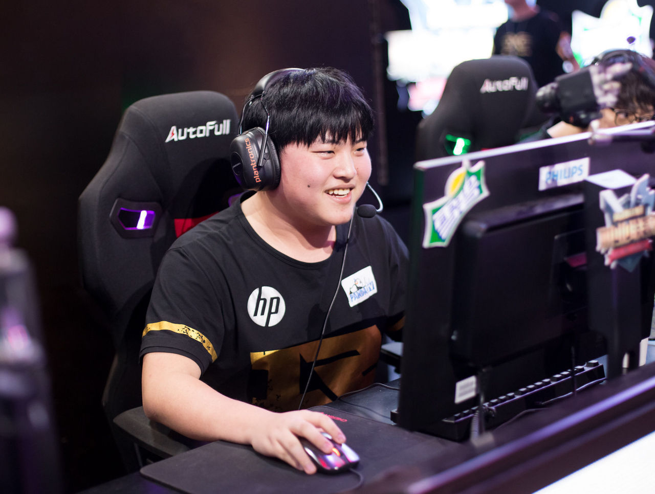 LoL: Uzi comenta Neeko ADC após jogar contra e com a campeã