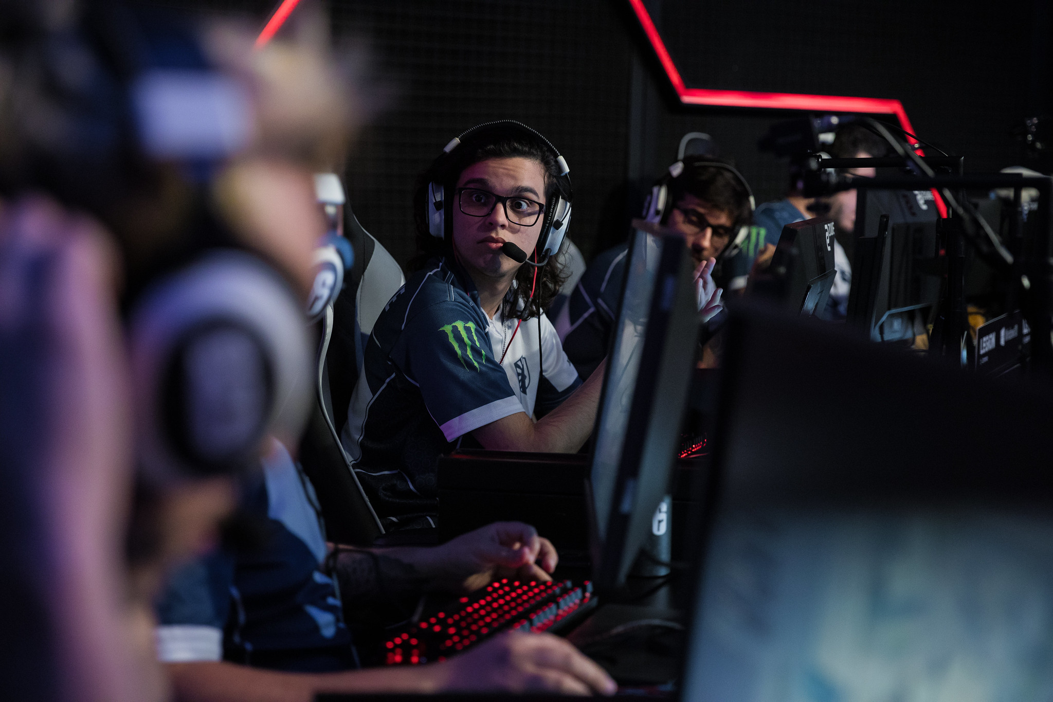 R6: S3xyCake ganha prêmio internacional de melhor jogada em fevereiro