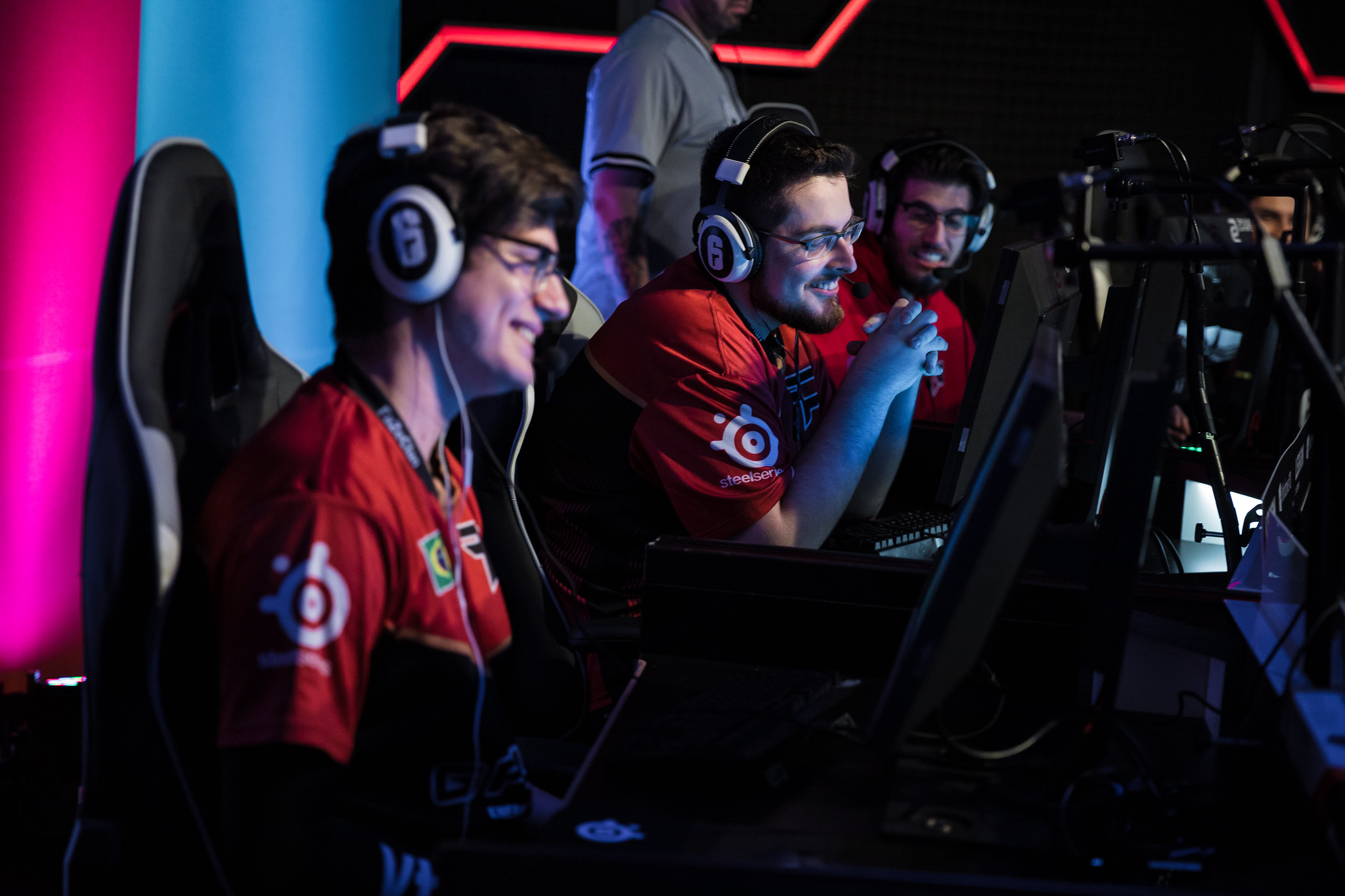 R6: FaZe assume a liderança do BR6; NiP atropela ReD DevilS