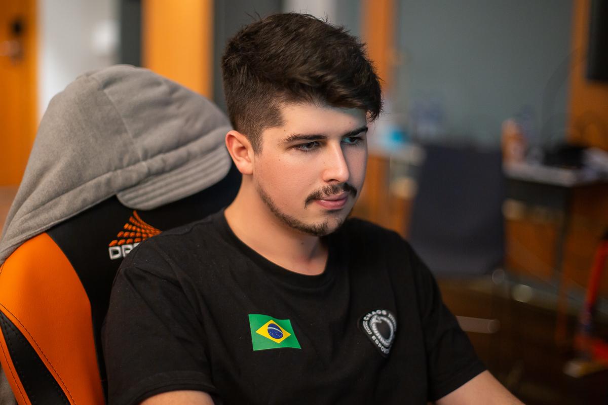 Dota 2: Tavo passa por período de testes na compLexity