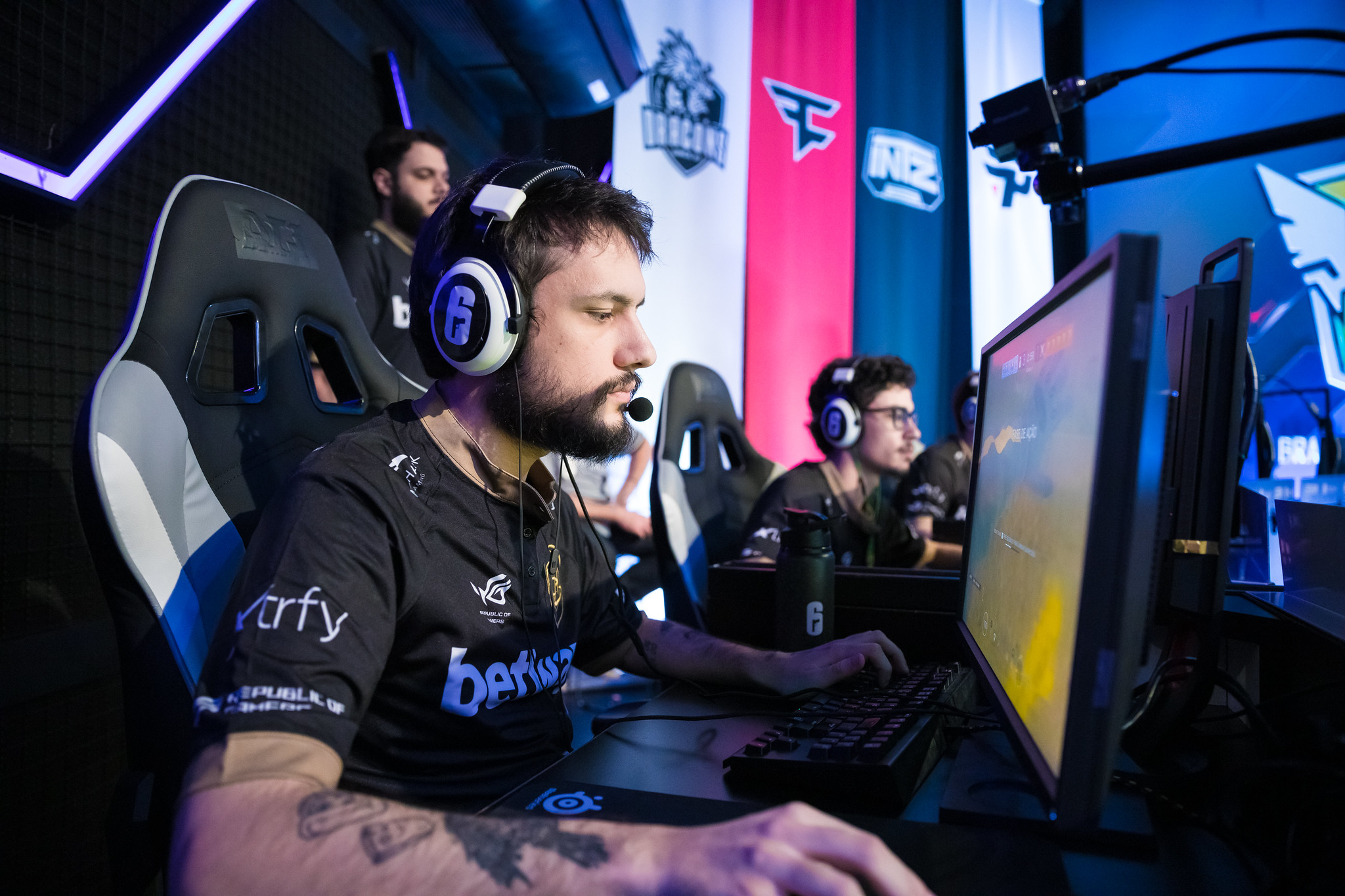 R6: Brasileiros avançam aos playoffs do Minor