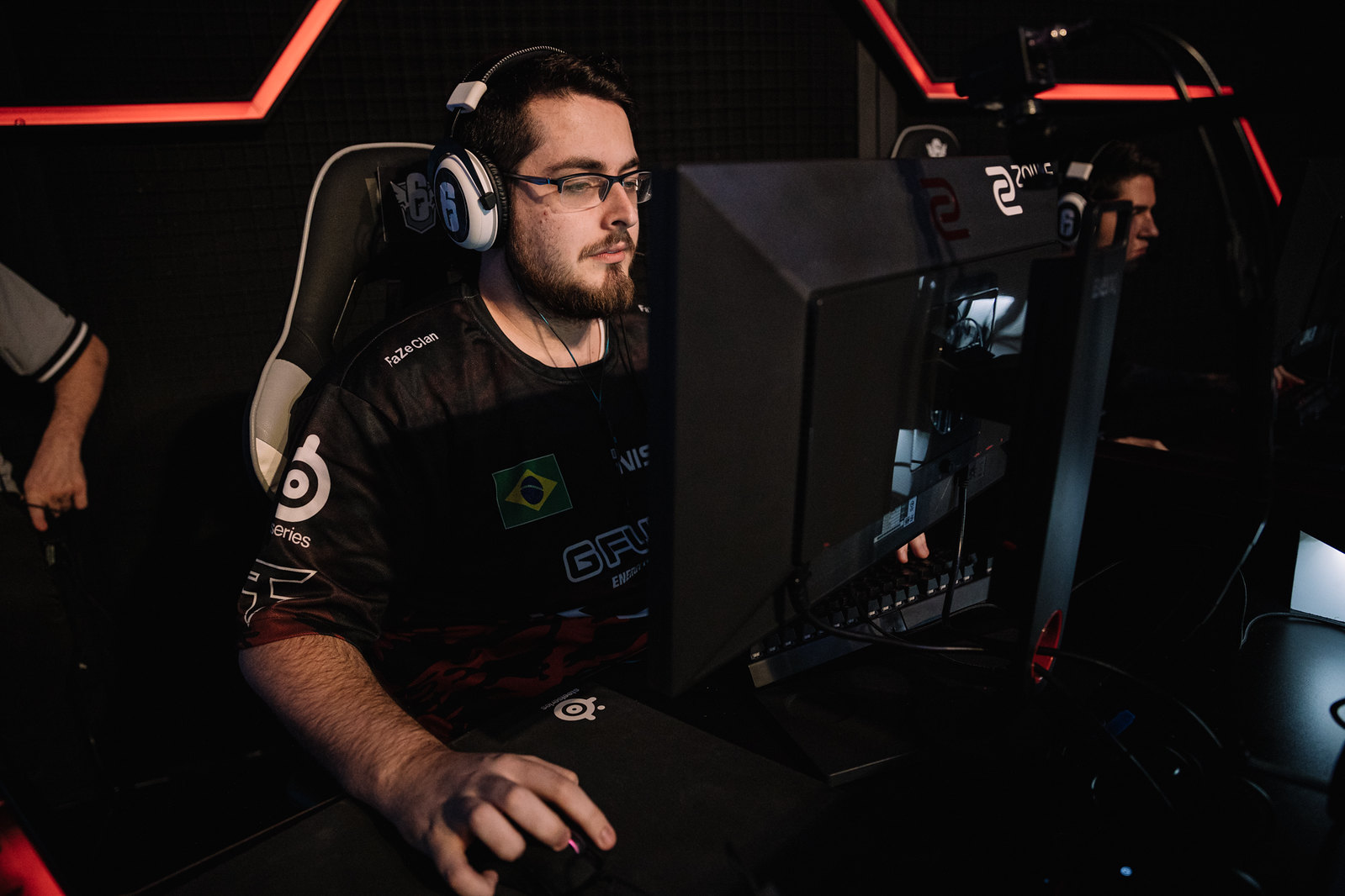 R6: “Sempre jogamos com a torcida contra, e amanhã não será diferente”, projeta mav para final