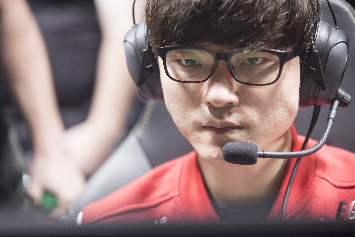 LoL: Faker brilha de Ekko em triplekill nos playoffs da LCK