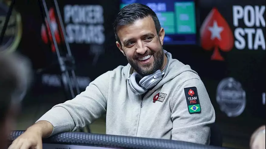 Akkari faz doação de um PC Gamer para garoto com distúrbio raro