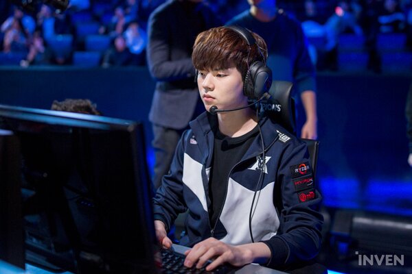 LoL: Deft realiza Quadrakill no Rift Rivals 2019