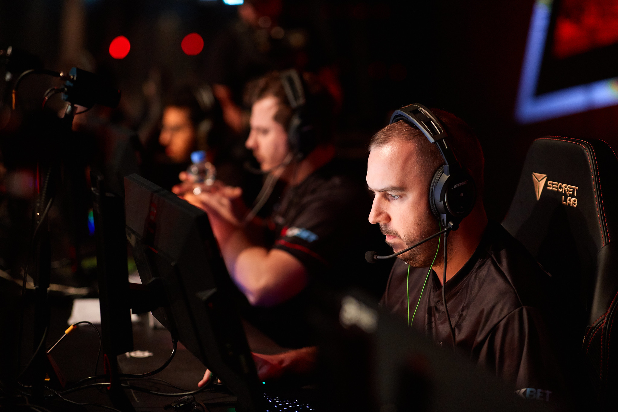 CS:GO: HellRaisers move todo elenco para o banco de reservas