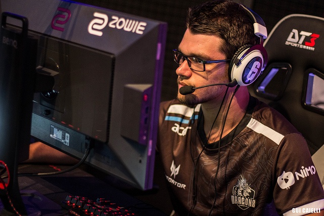 R6: Hugzord deixa a equipe da Black Dragons