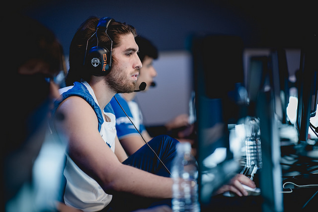 TFT: Por negociação com outras plataformas, Rakin não jogará final Mundial do Twitch Rivals