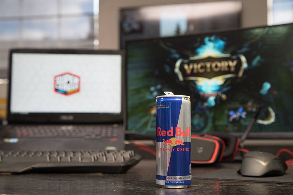 LoL: Red Bull lança latas temáticas de 4 campeões
