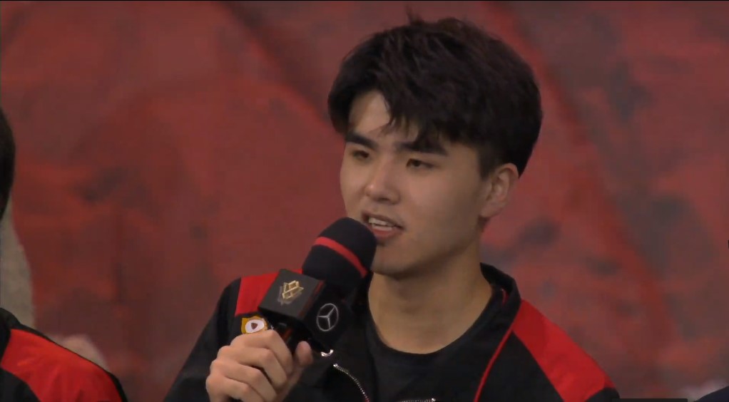 LoL: Em jogada agressiva, Lwx consegue Triple Kill instantâneo de Kai’sa