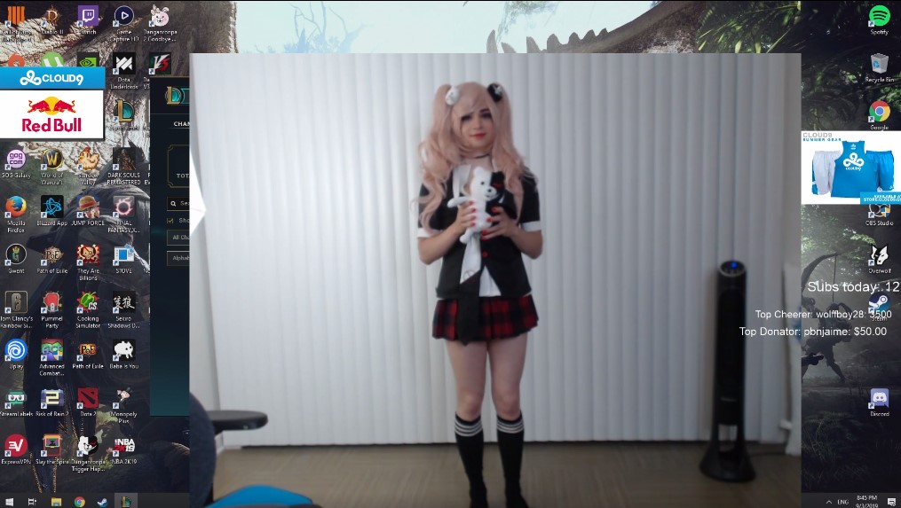 LoL: Sneaky faz cosplay de Junko Enoshima para sua stream
