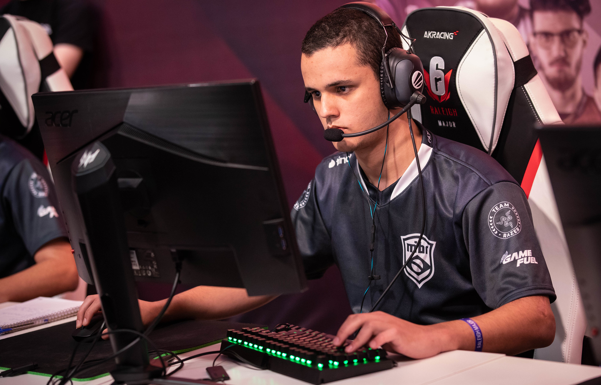 R6: Brasileiros estreiam com vitória na OGA PIT Season 3