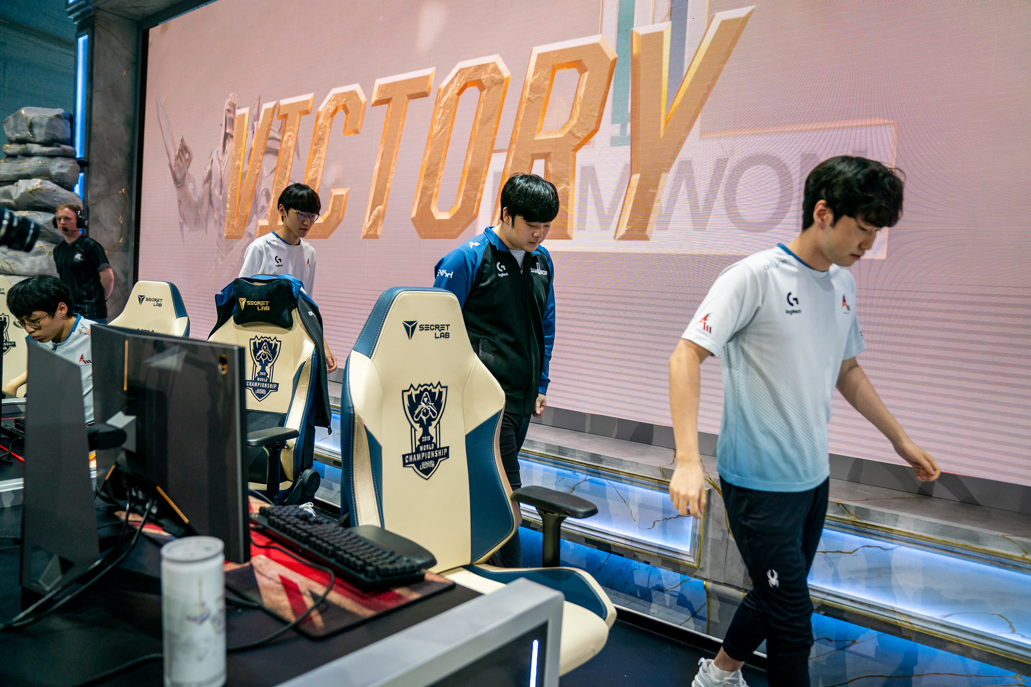 LoL: DAMWON e Invictus Gaming ficam com as últimas vagas nos playoffs do Mundial 2019