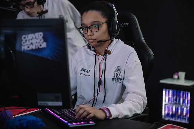 R6: Lowkey anuncia sua line-up feminina