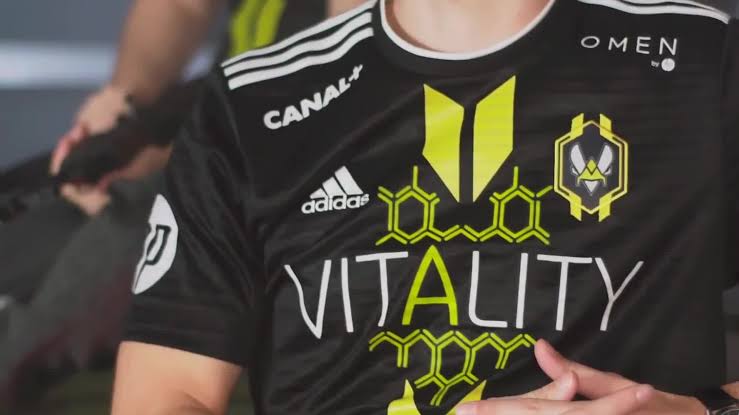 Adidas cria tênis customizado com cores da Team vitality