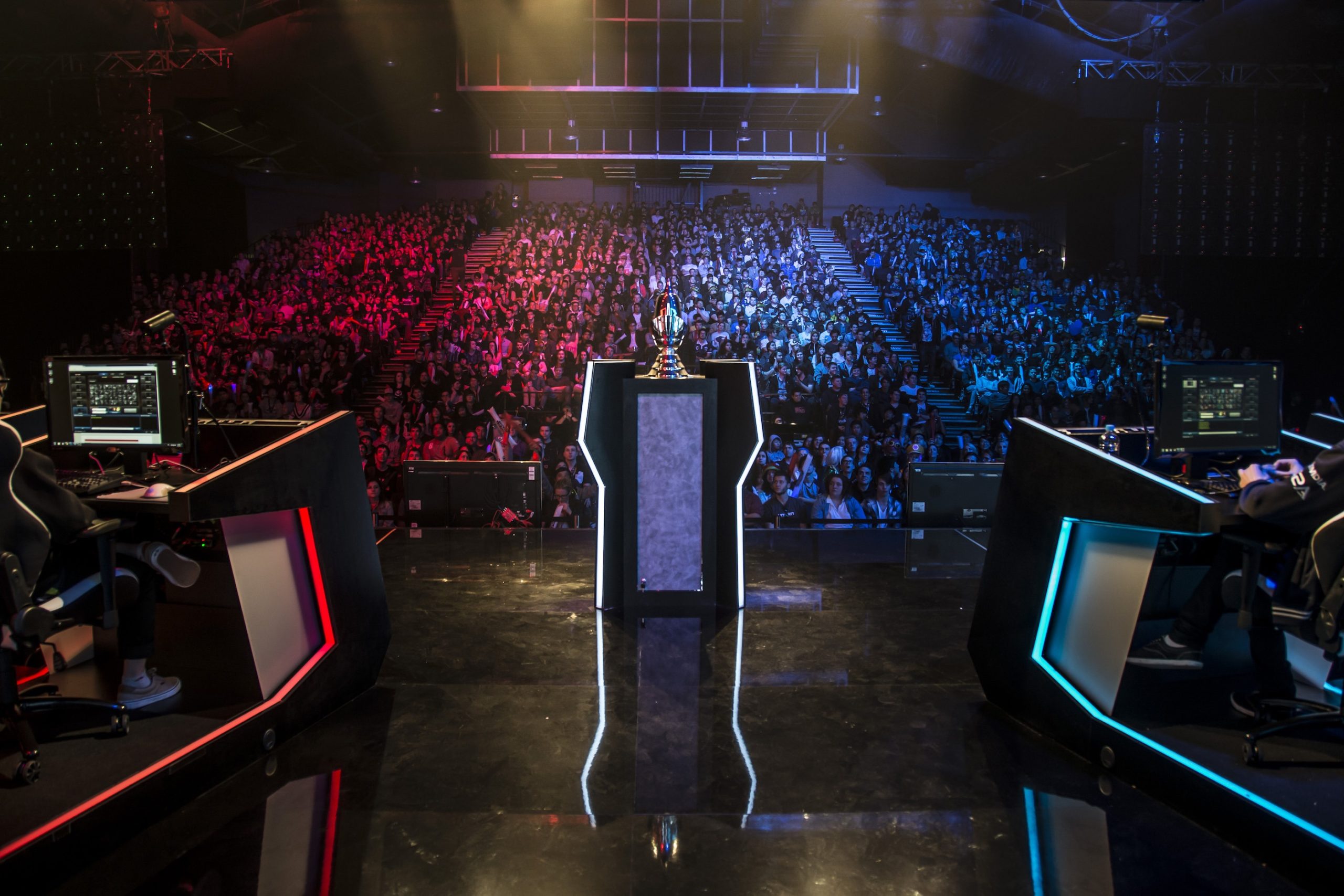 LoL: Riot está cortando auxílio financeiro em toda OPL, aponta reportagem