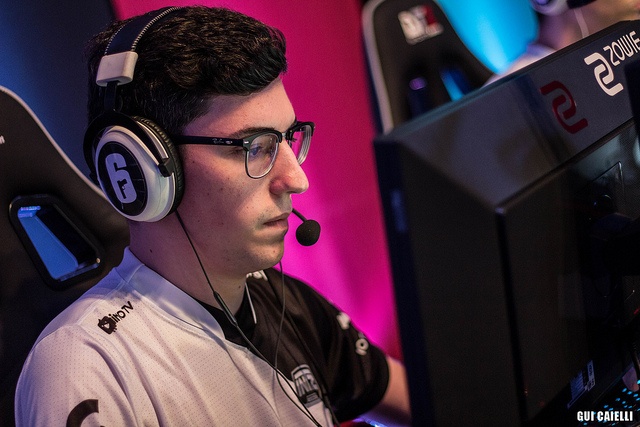 R6: Após tropeço dos adversários, INTZ vence e retoma liderança da Pro League